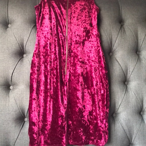 V cut short sleeve dress - Picture 2 of 3